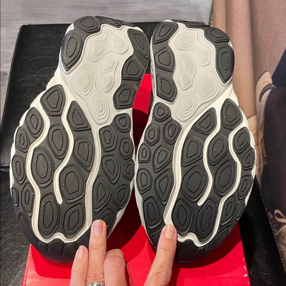 New Balance 860 running shoe v14 - Picture 5 of 6